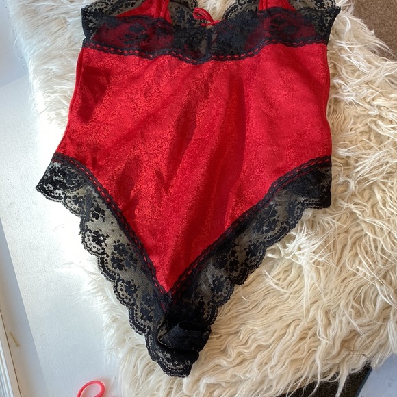 VTG Victoria Secret Gold Label red satin black lace - Picture 4 of 5